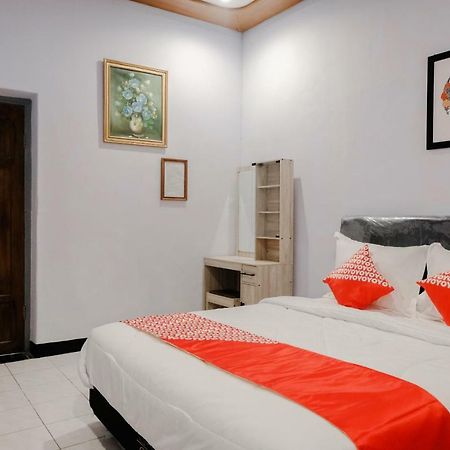 Hotel Palem 1 Syariah Redpartner Маланг Екстер'єр фото