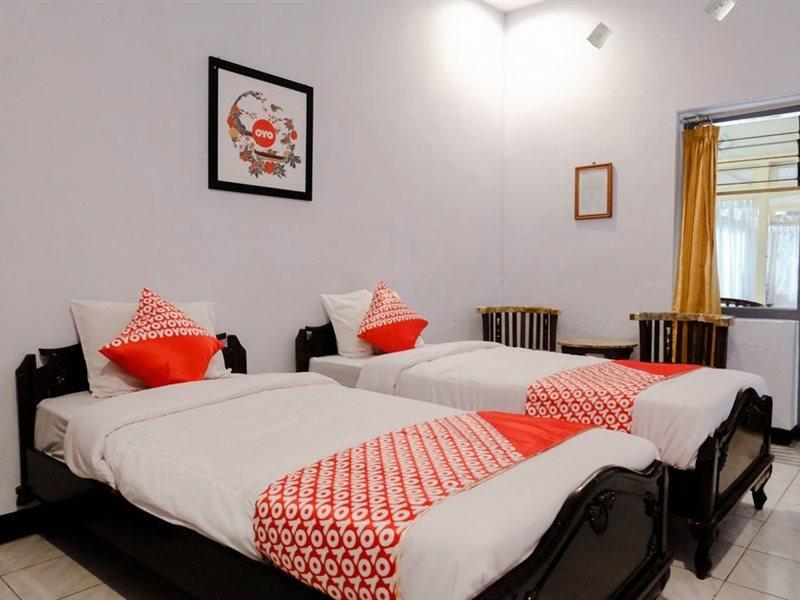Hotel Palem 1 Syariah Redpartner Маланг Екстер'єр фото
