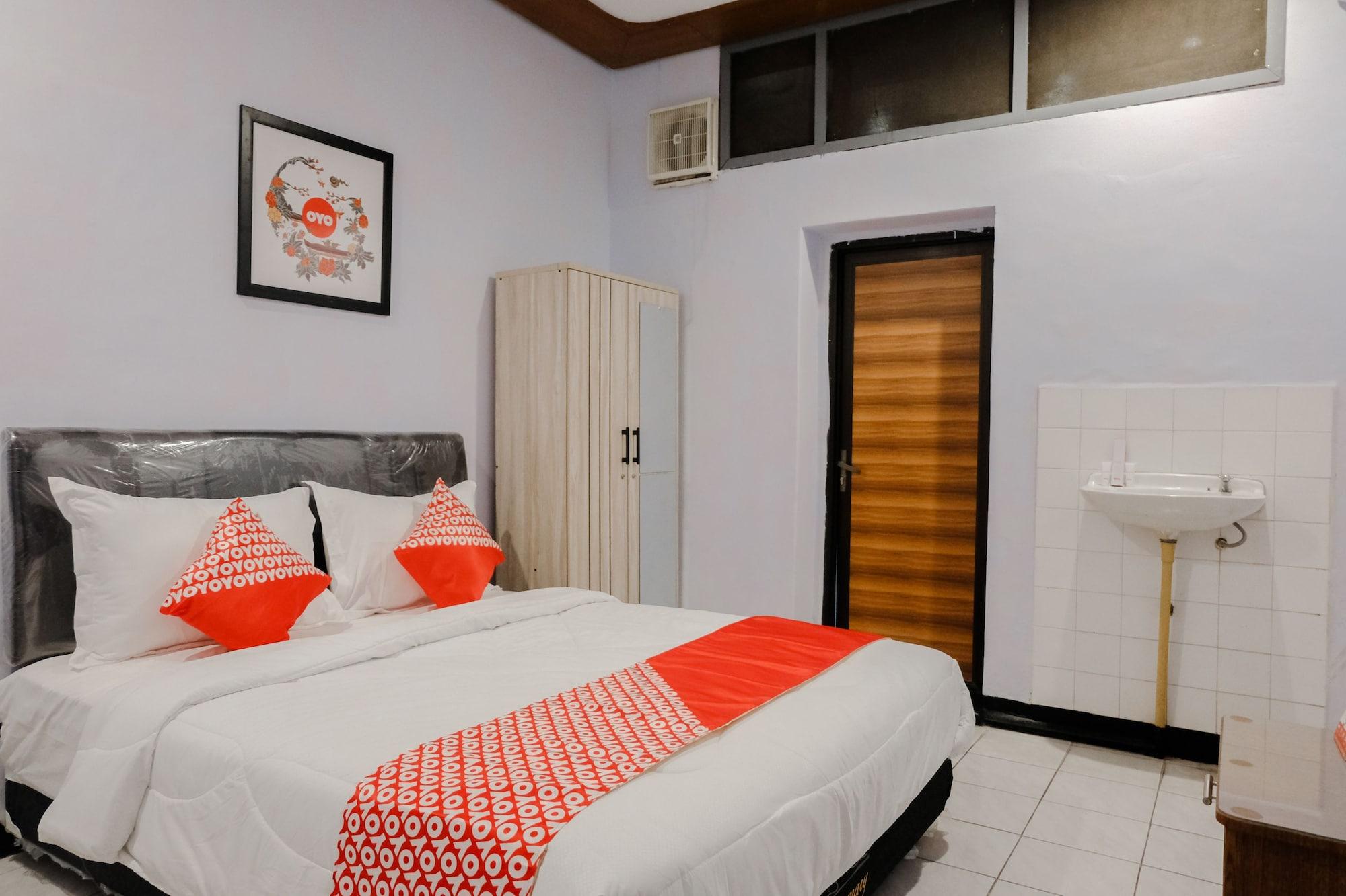 Hotel Palem 1 Syariah Redpartner Маланг Екстер'єр фото