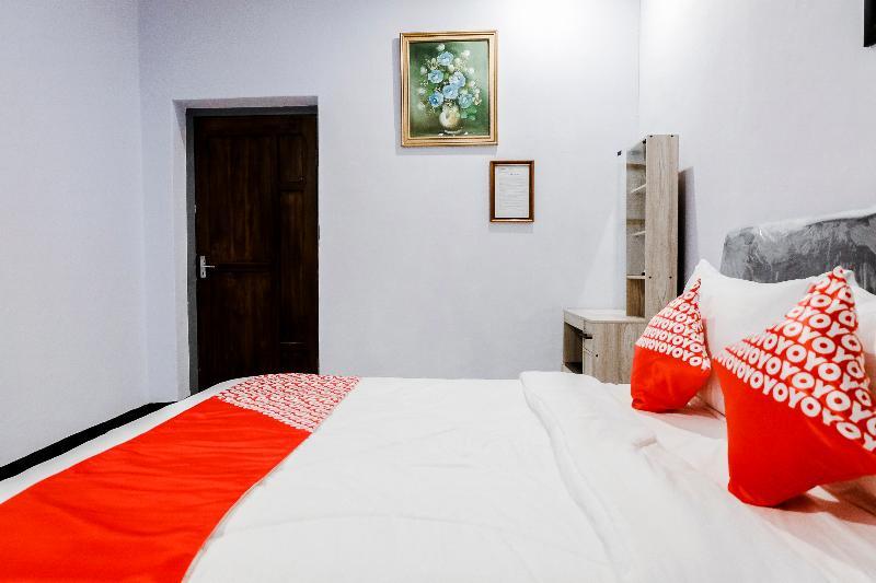 Hotel Palem 1 Syariah Redpartner Маланг Екстер'єр фото